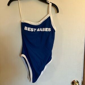 Aerie Best Babes One Piece Swimsuit One
Shoulder Cheekier
Graphic Print medium